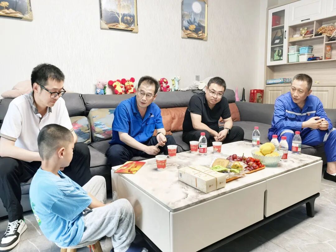 公司副總經理萬軍、郭天宇.jpg 公司副總經理萬軍、郭天宇.jpg